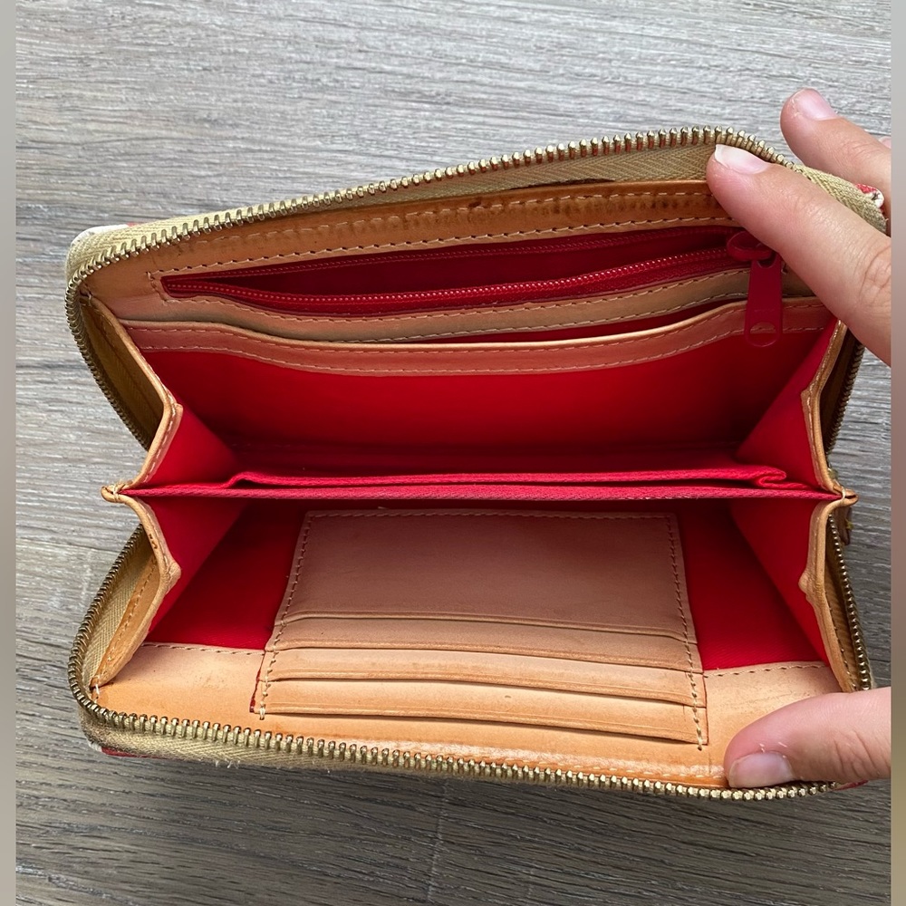 Red Dooney & Bourke Chevron Large Zip Around Wallet - Picture 4 of 7